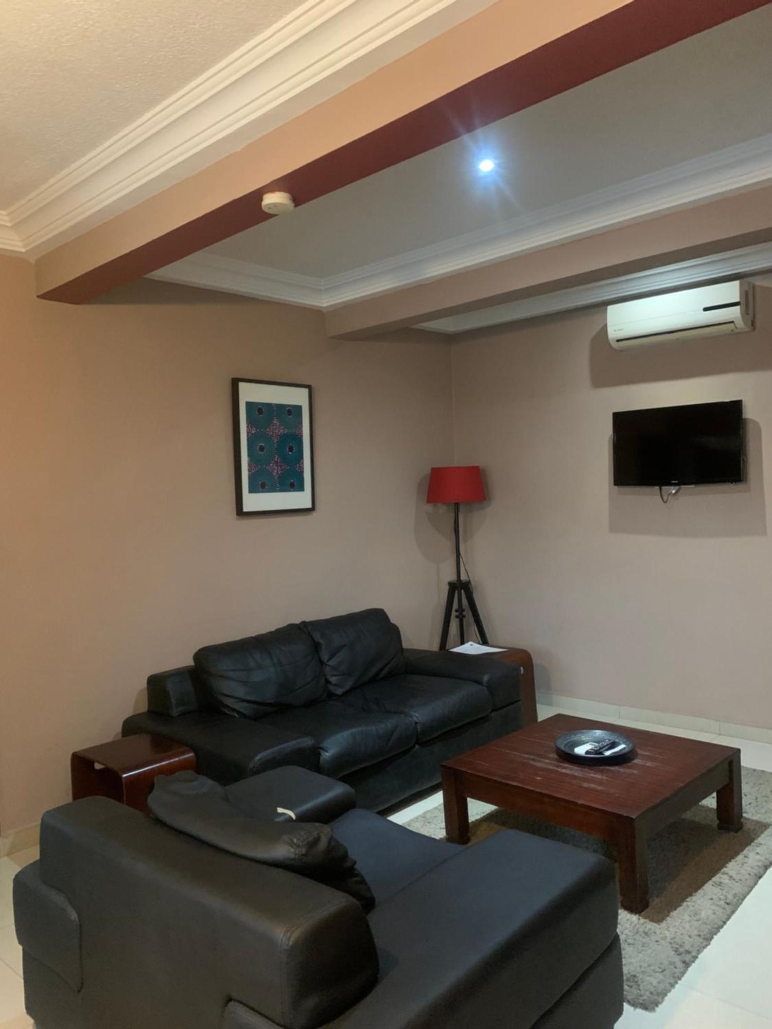 Manjaro Suites Accra Bagian luar foto