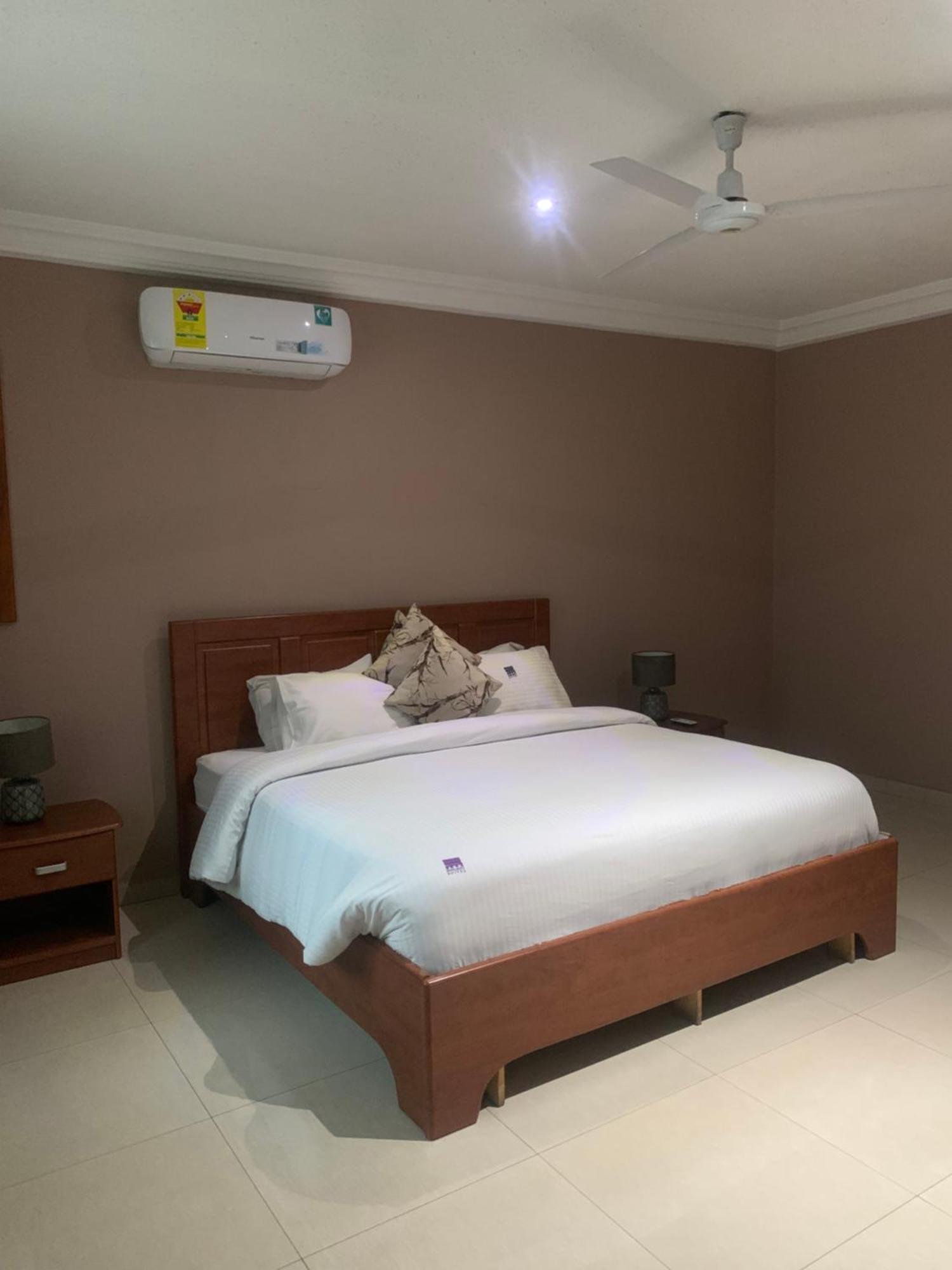 Manjaro Suites Accra Bagian luar foto