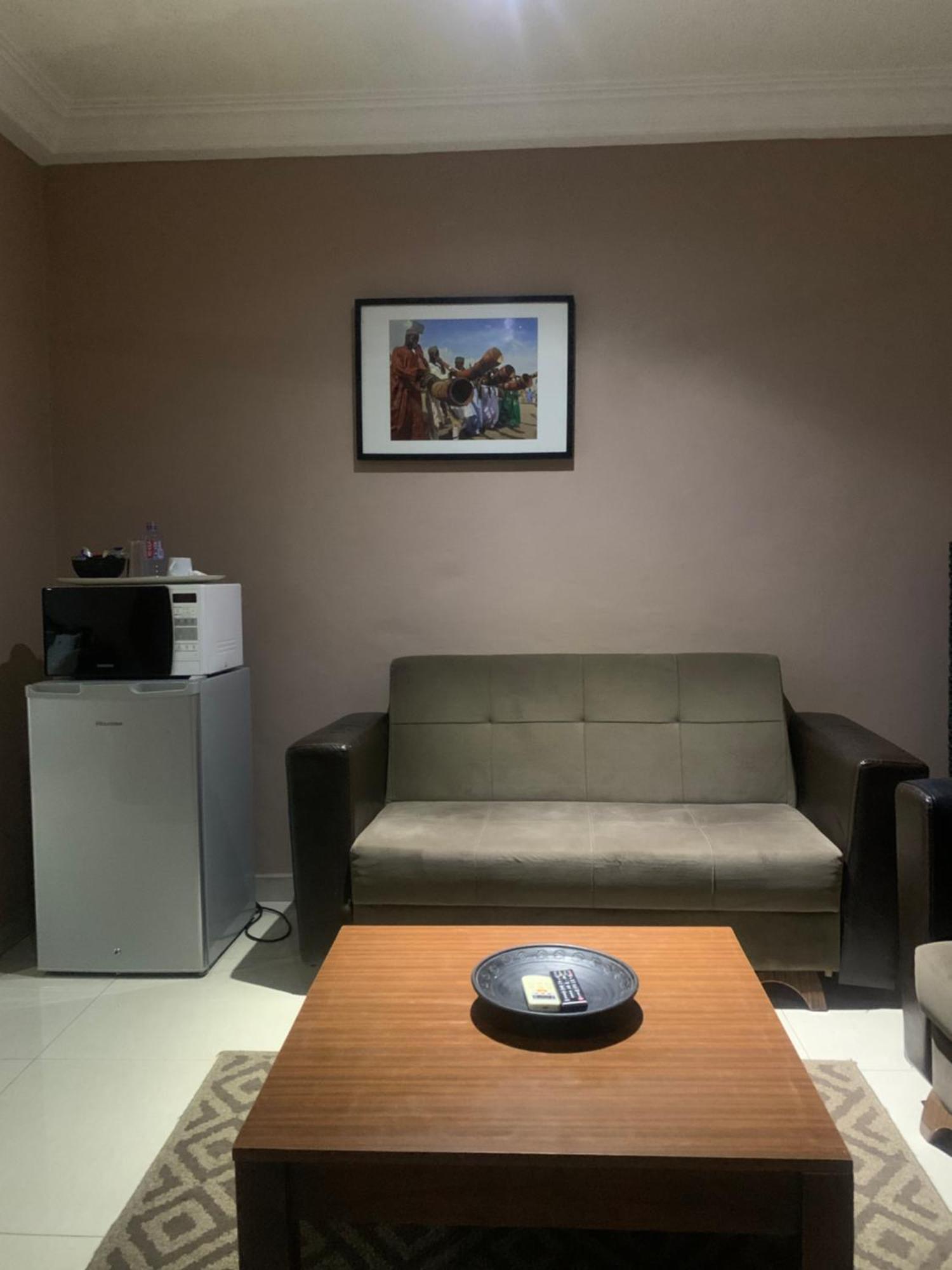 Manjaro Suites Accra Bagian luar foto