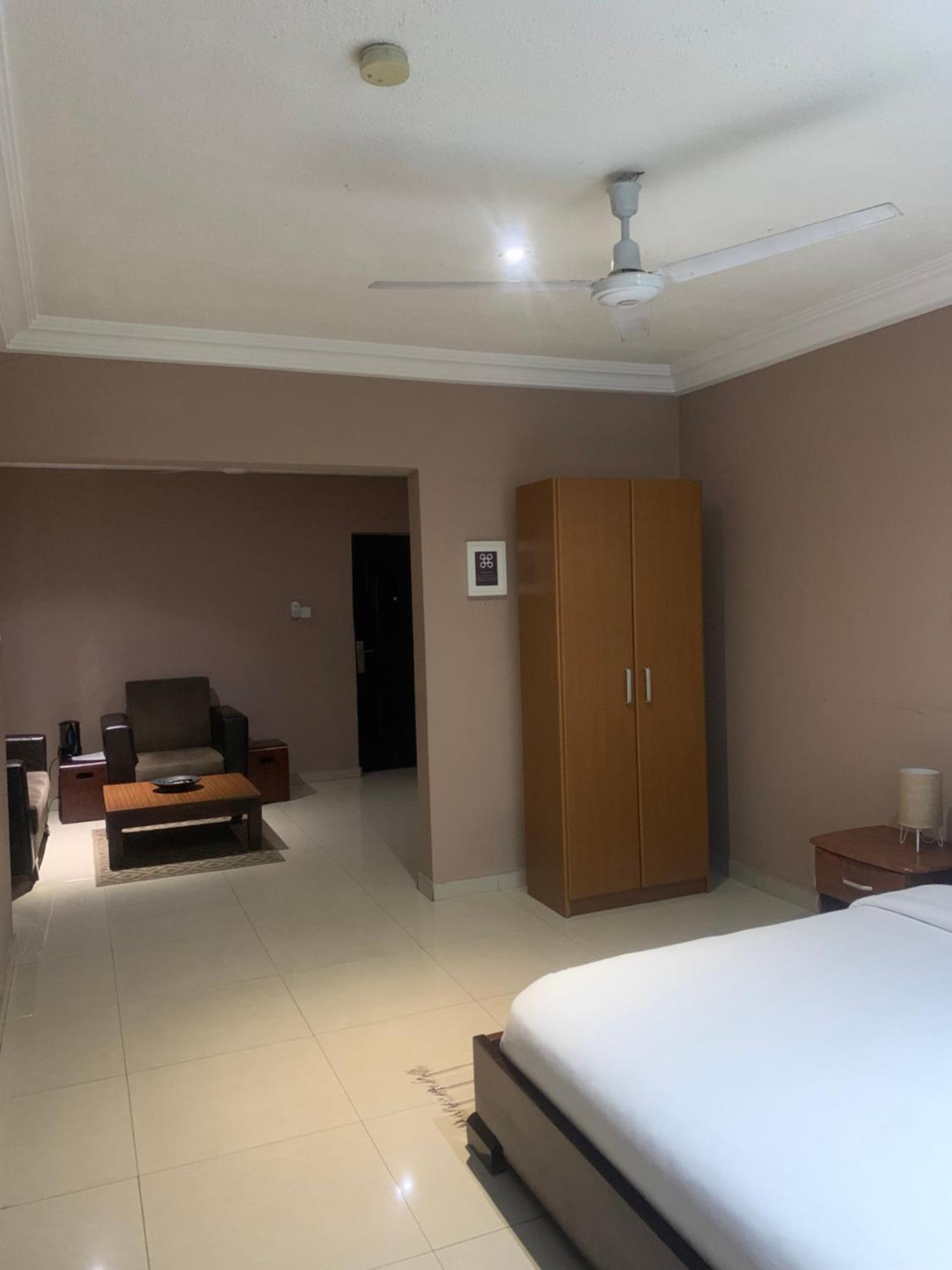 Manjaro Suites Accra Bagian luar foto