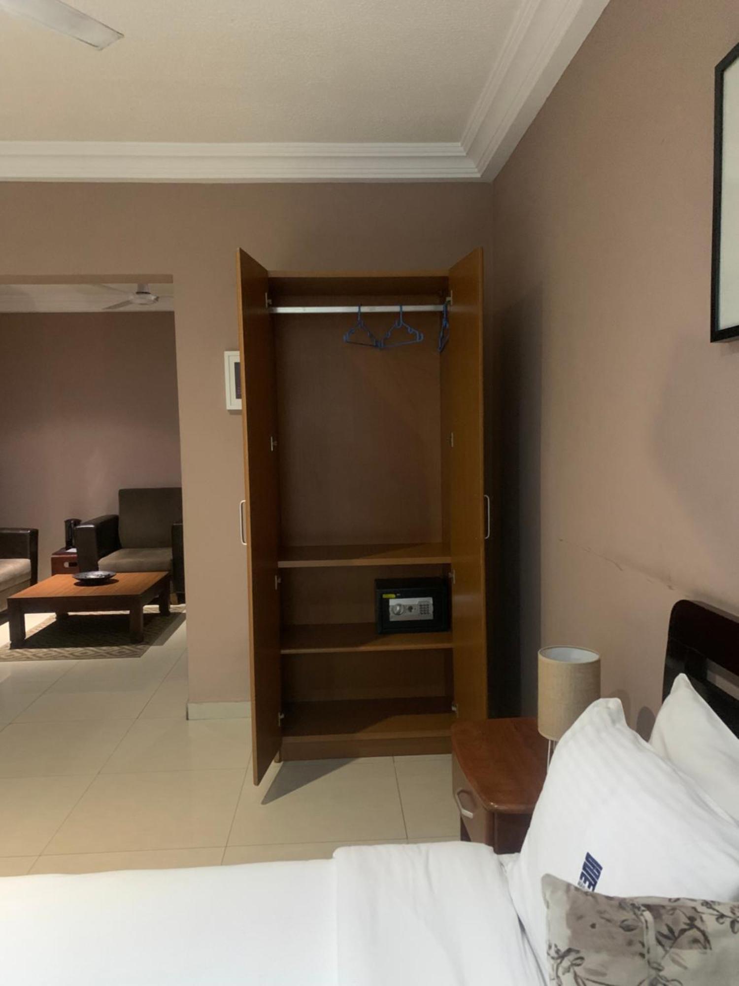 Manjaro Suites Accra Bagian luar foto