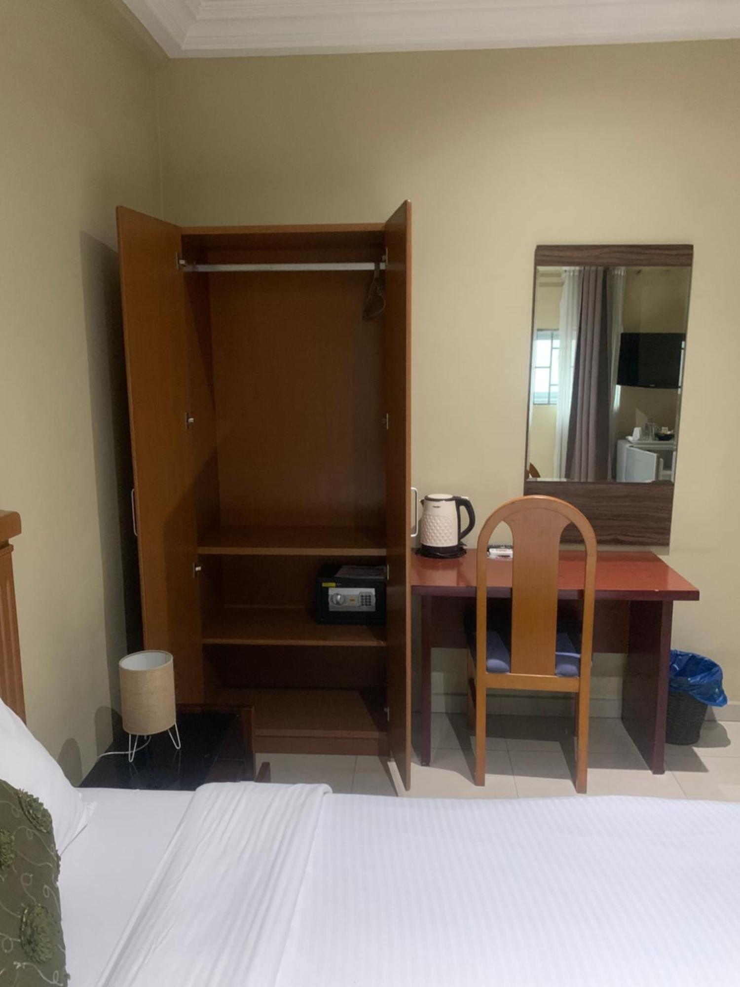 Manjaro Suites Accra Bagian luar foto